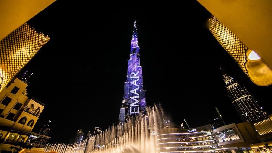 Dubai Fountain mit Burj Khalifa