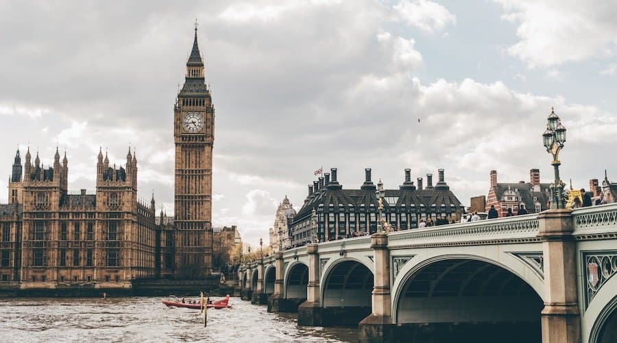 London Sehenswürdigkeit: Houses of Parliament und Big Ben